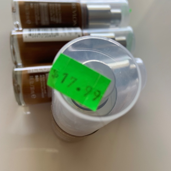 REVLON Illuminance Skin-Caring Foundation Lot Shade 501 - Picture 3 of 4